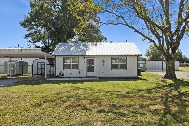 1060 E Reno Road, Reno TX 76020 - Photo 6