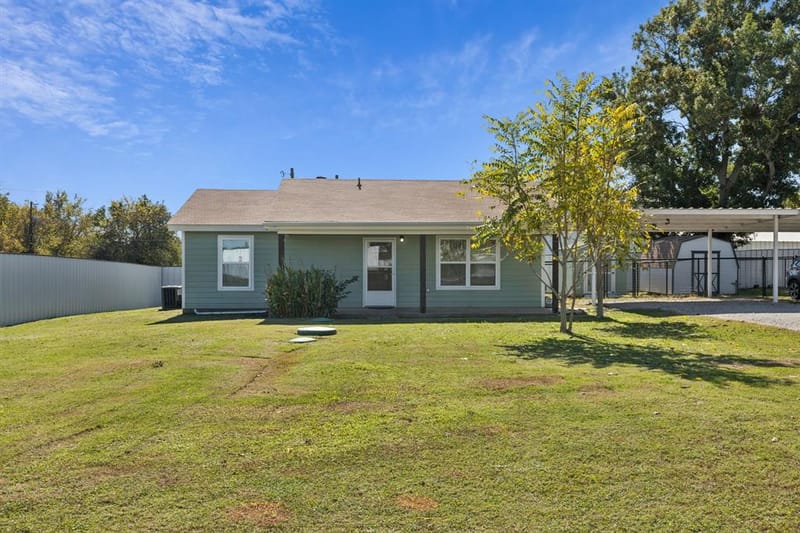 1060 E Reno Road, Reno TX 76020 - Photo 17