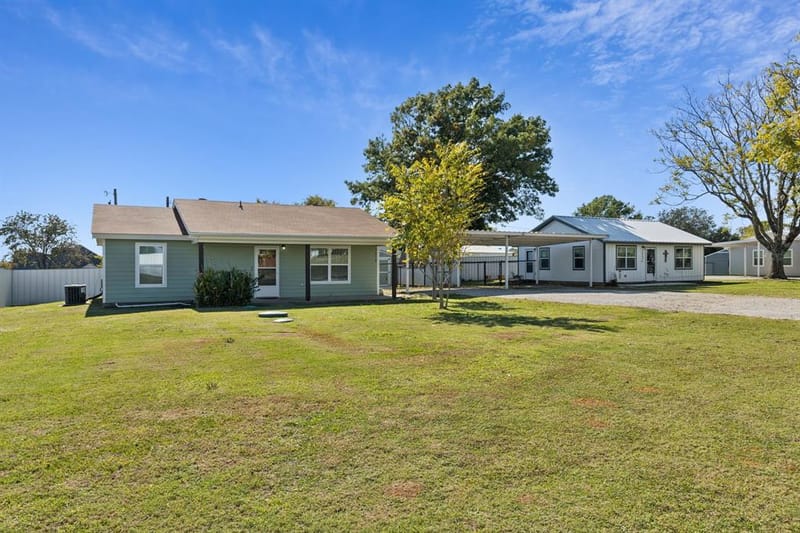 1060 E Reno Road, Reno TX 76020 - Photo 16