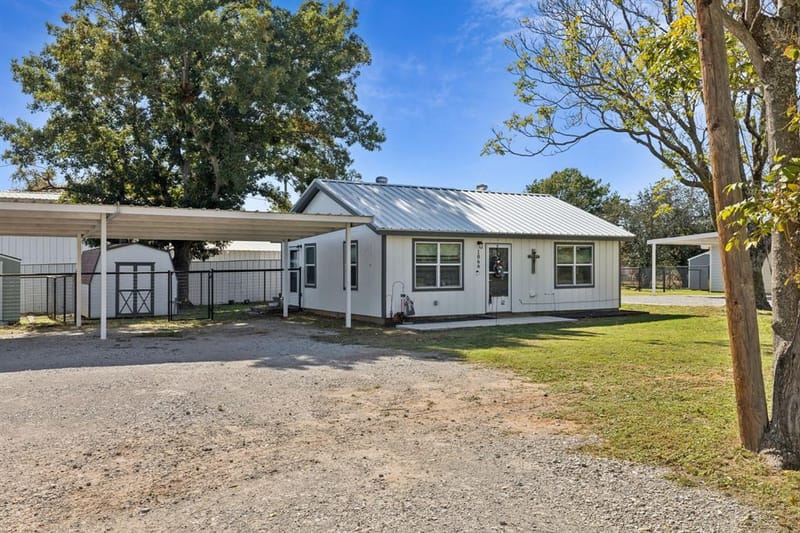 1060 E Reno Road, Reno TX 76020 - Photo 7