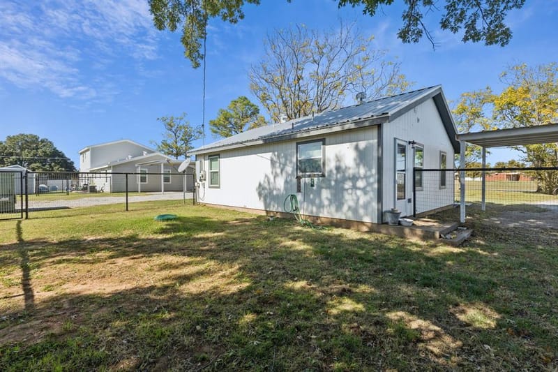1060 E Reno Road, Reno TX 76020 - Photo 15