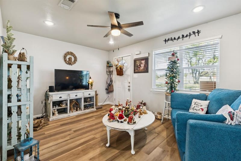 1060 E Reno Road, Reno TX 76020 - Photo 8