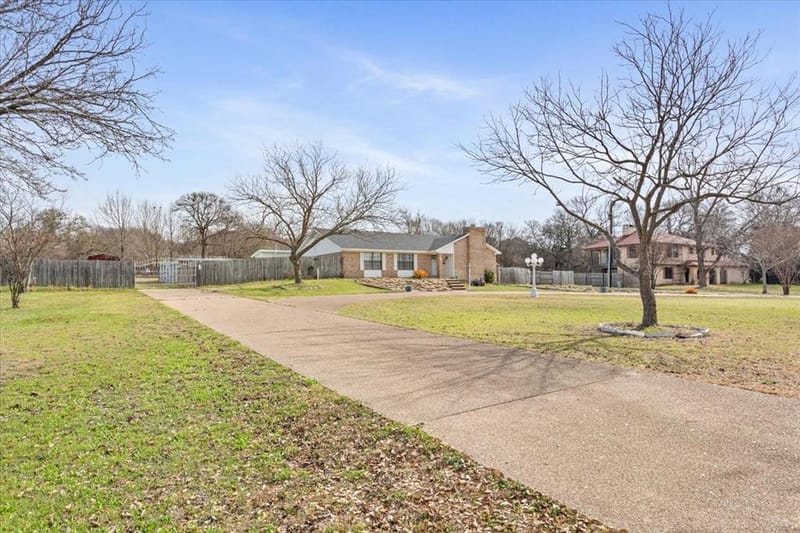 646 Winding Oaks, Waco TX 76705 - Photo 3