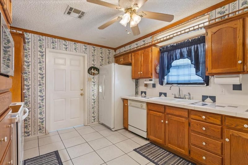 646 Winding Oaks, Waco TX 76705 - Photo 9