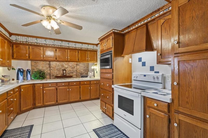 646 Winding Oaks, Waco TX 76705 - Photo 8