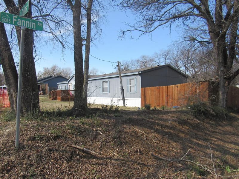 501 W Collins Street, Denison TX 75020 - Photo 32