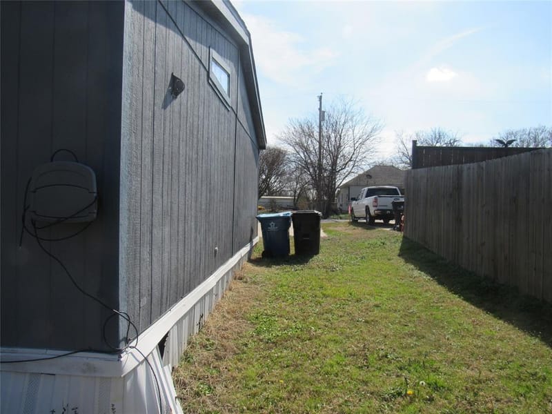 501 W Collins Street, Denison TX 75020 - Photo 31