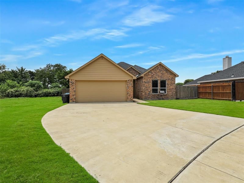 3101 Eastcrest Court, Fort Worth TX 76105 - Photo 3