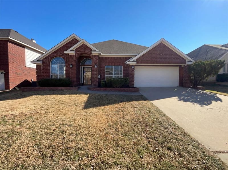 8329 Cedarcrest Lane, Fort Worth TX 76123