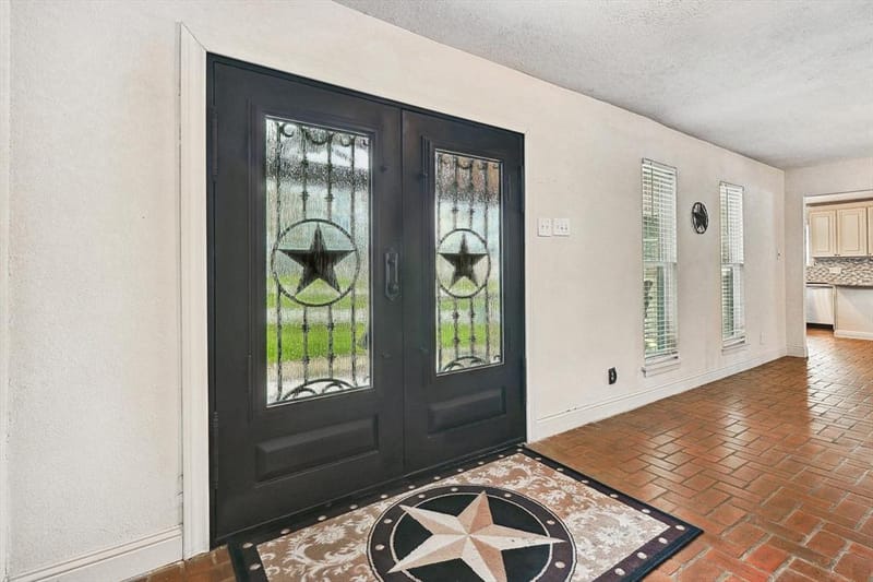 1005 Hopkins Drive, Denton TX 76205 - Photo 4