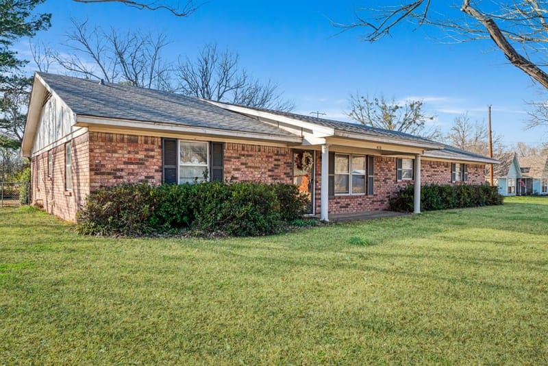 410 S Bois Darc Street, Blossom TX 75416 - Photo 2
