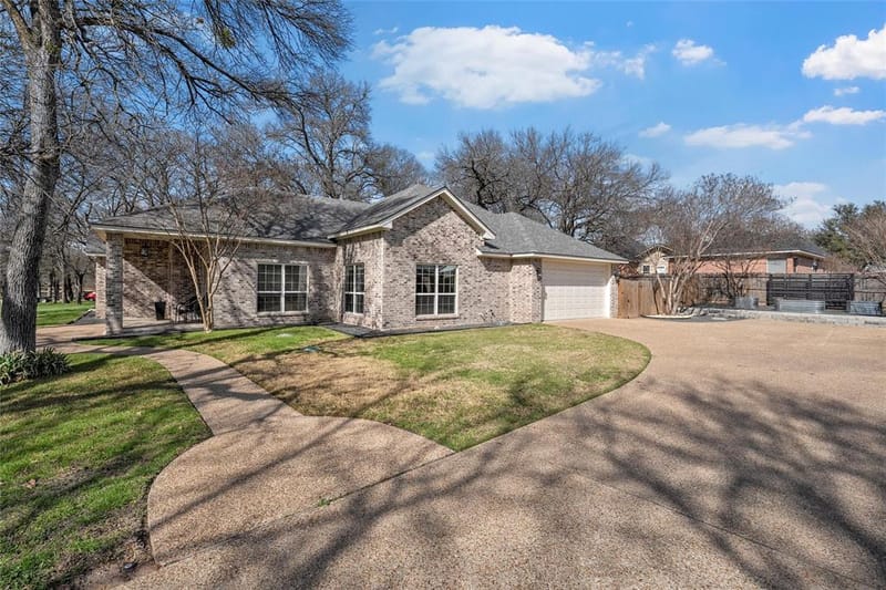 117 Lost Oaks Drive, Waco TX 76705 - Photo 2
