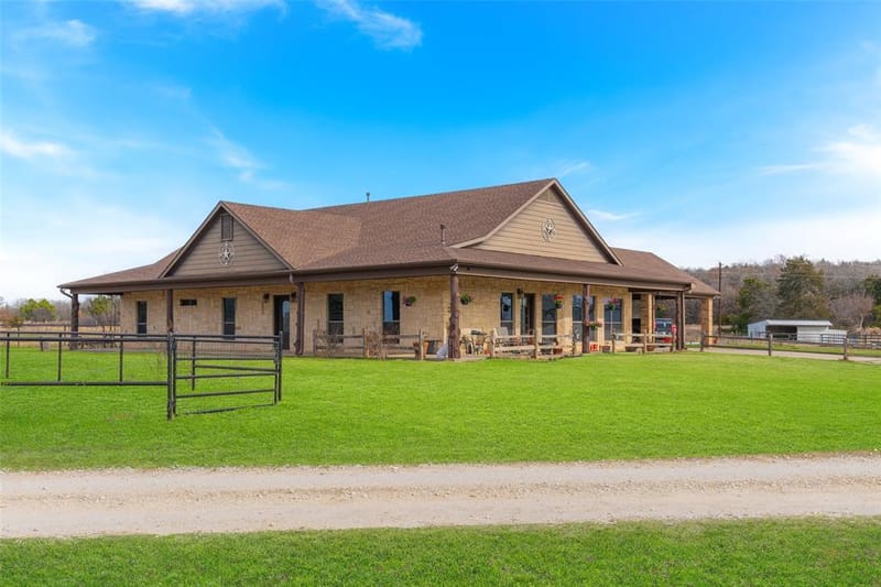 289 Blackjack Road, Valley View TX 76272 - Photo 9