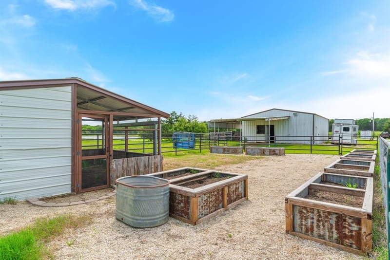 289 Blackjack Road, Valley View TX 76272 - Photo 38