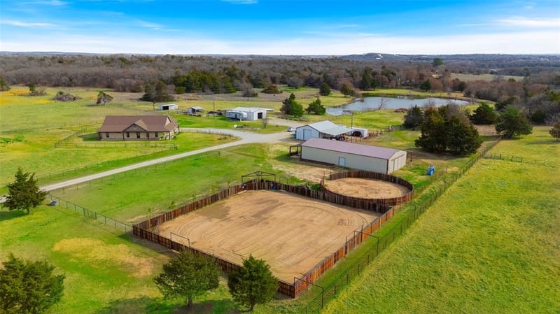 289 Blackjack Road, Valley View TX 76272 - Photo 10