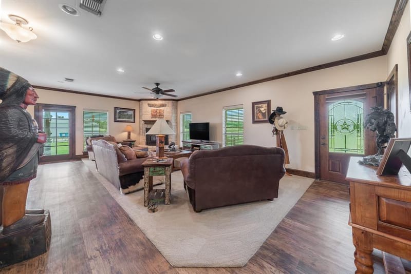 289 Blackjack Road, Valley View TX 76272 - Photo 18