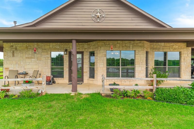 289 Blackjack Road, Valley View TX 76272 - Photo 11