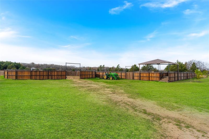 289 Blackjack Road, Valley View TX 76272 - Photo 40