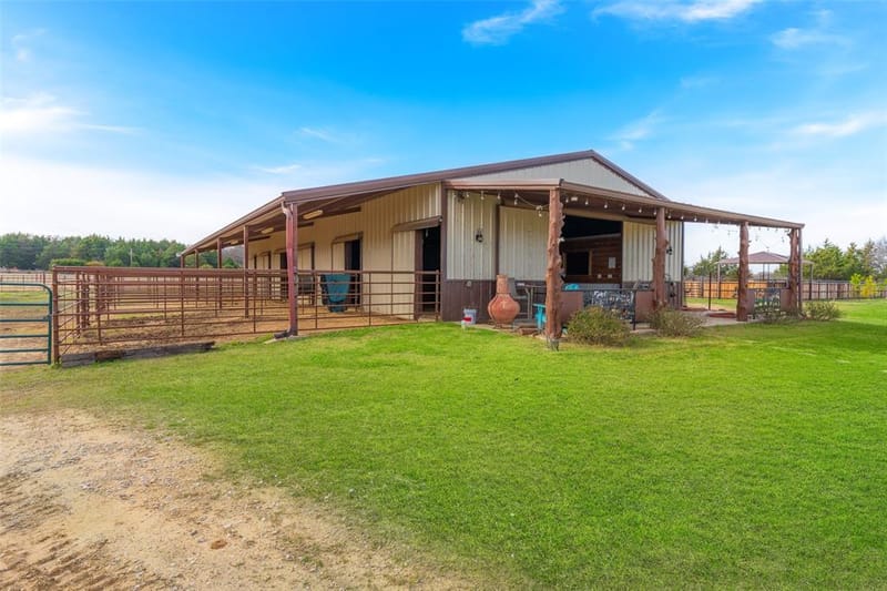 289 Blackjack Road, Valley View TX 76272 - Photo 39