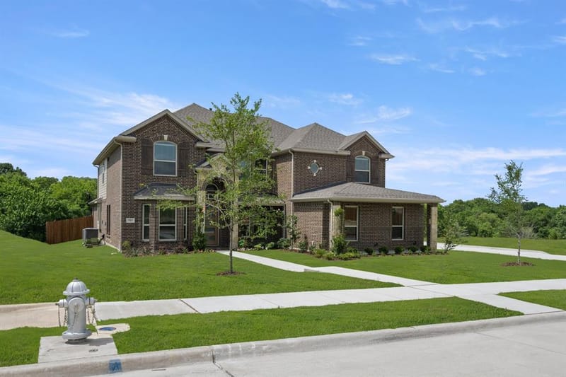 513 S Hidden Lakes Drive, DeSoto TX 75115 - Photo 2