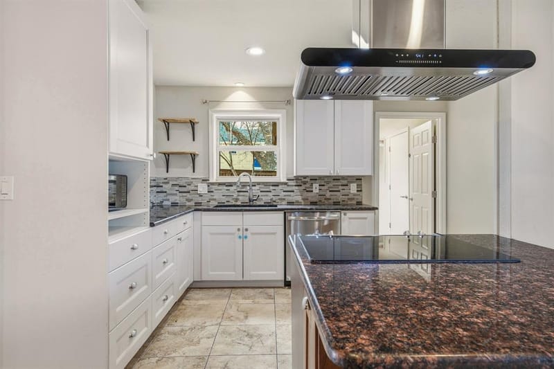 7115 Westover Drive, Granbury TX 76049 - Photo 12