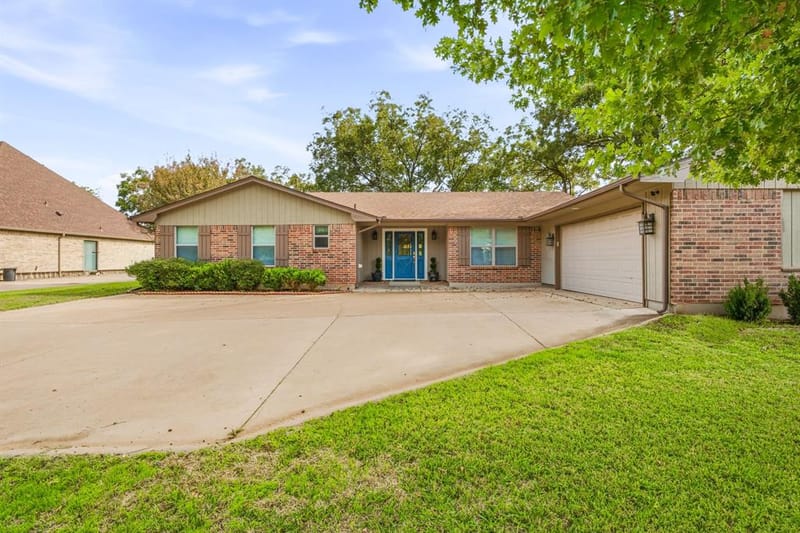 7115 Westover Drive, Granbury TX 76049 - Photo 5