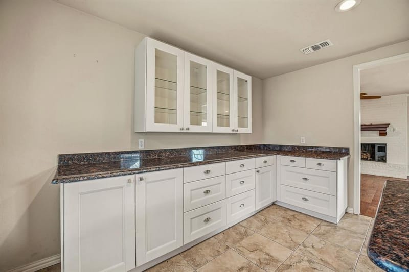 7115 Westover Drive, Granbury TX 76049 - Photo 11