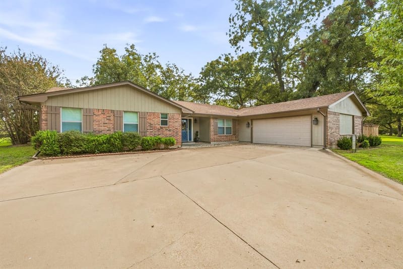 7115 Westover Drive, Granbury TX 76049 - Photo 4