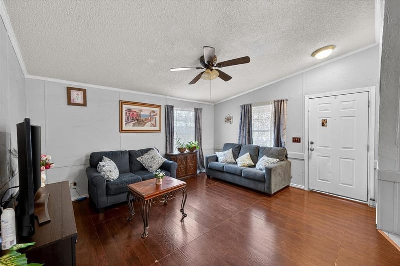 2301 W 13th Avenue, Corsicana TX 75110 - Photo 6