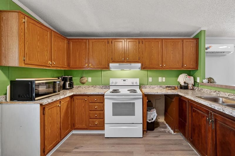 2301 W 13th Avenue, Corsicana TX 75110 - Photo 9