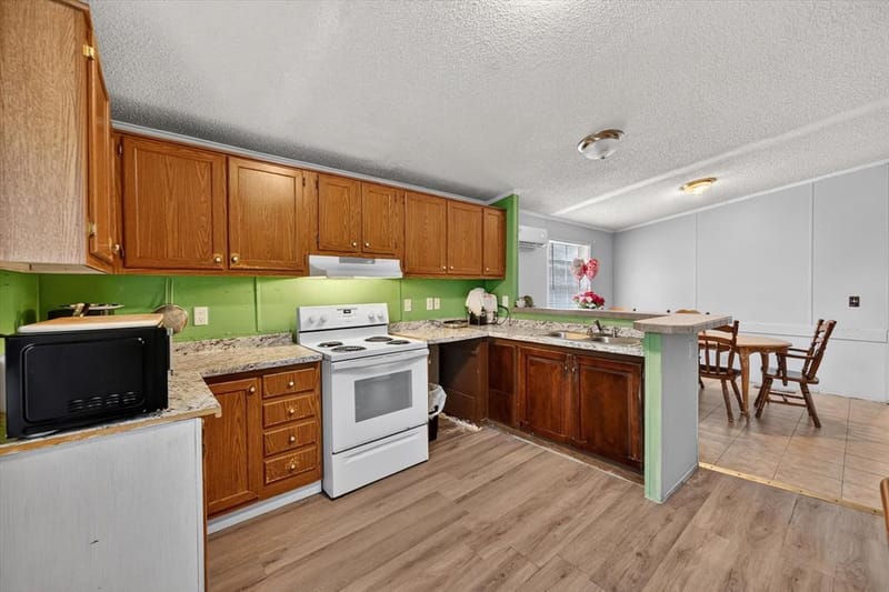 2301 W 13th Avenue, Corsicana TX 75110 - Photo 11