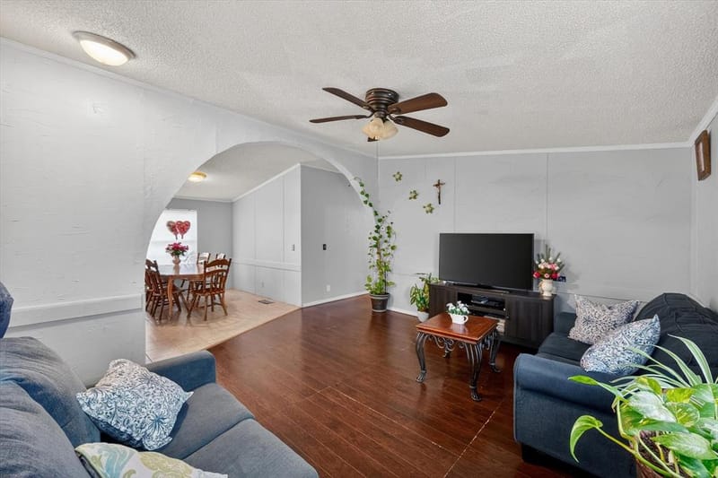 2301 W 13th Avenue, Corsicana TX 75110 - Photo 4