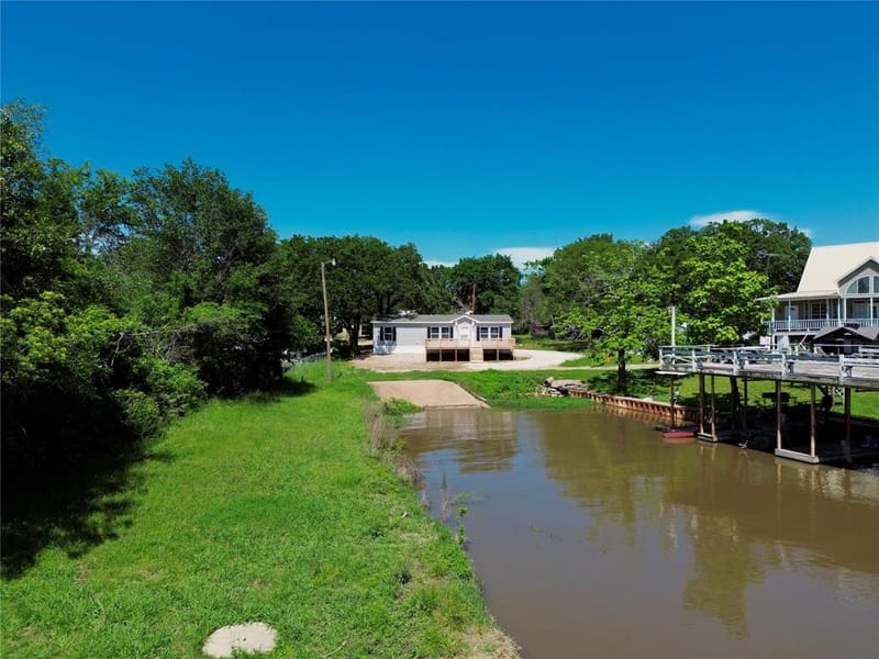 706 Sandpiper Court, Seven Points TX 75143 - Photo 9