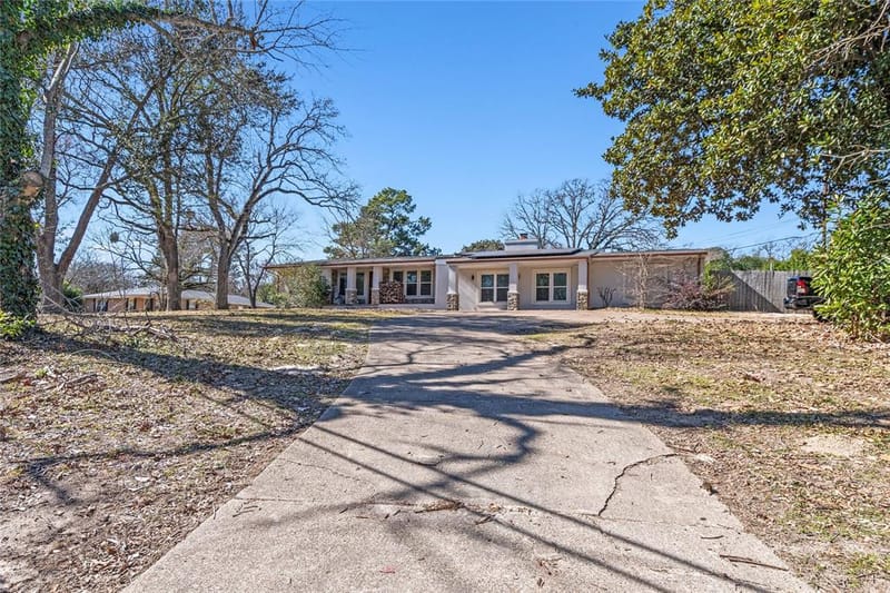 400 W Cayuga Drive, Athens TX 75751