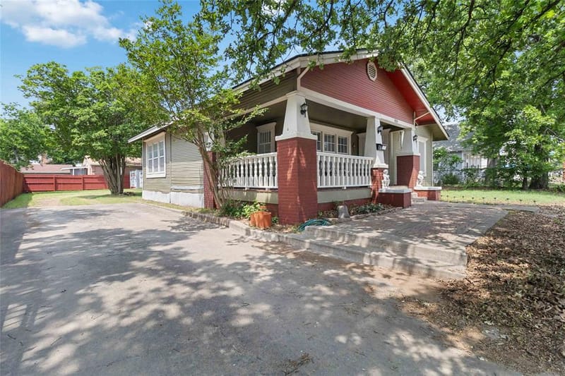 409 N Sylvania Avenue, Fort Worth TX 76111 - Photo 2