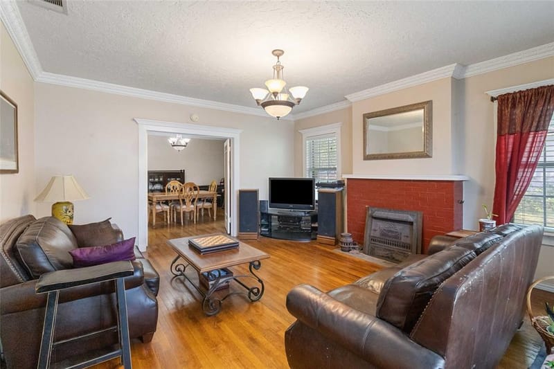 409 N Sylvania Avenue, Fort Worth TX 76111 - Photo 5