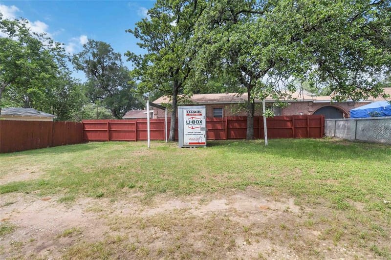 409 N Sylvania Avenue, Fort Worth TX 76111 - Photo 30