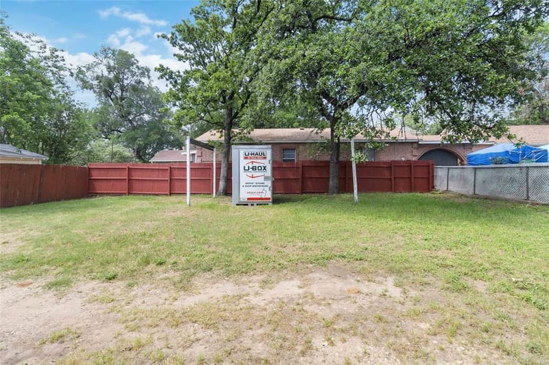 409 N Sylvania Avenue, Fort Worth TX 76111 - Photo 29