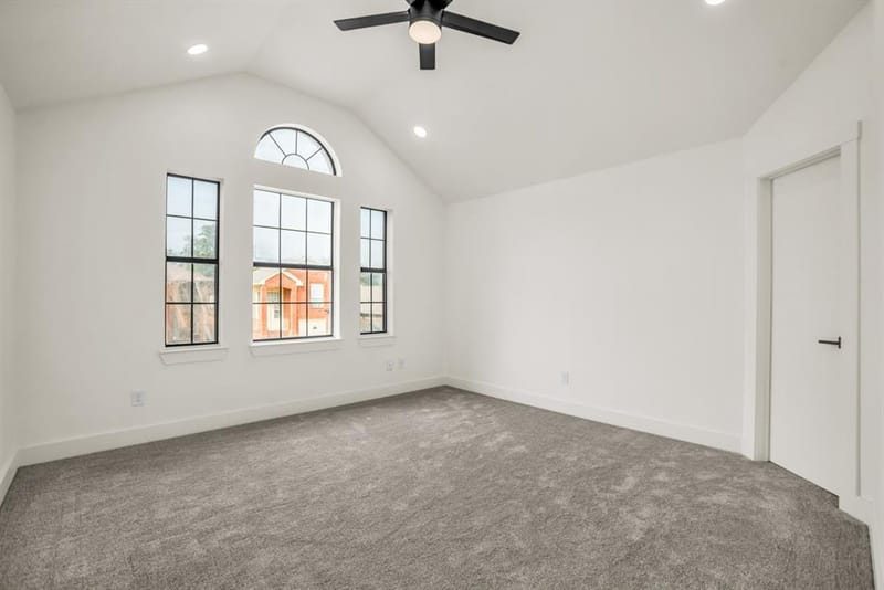 703 Meadowcreek Court, Garland TX 75043 - Photo 18