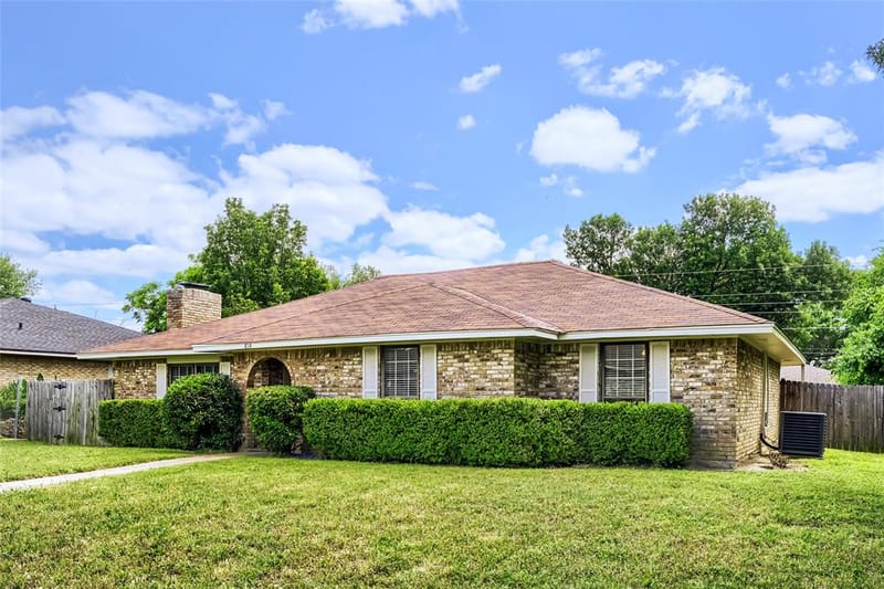 814 Oakbluff Drive, Lancaster TX 75146 - Photo 2