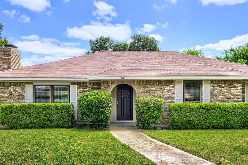 814 Oakbluff Drive, Lancaster TX 75146 - Photo 3