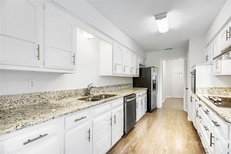 814 Oakbluff Drive, Lancaster TX 75146 - Photo 14