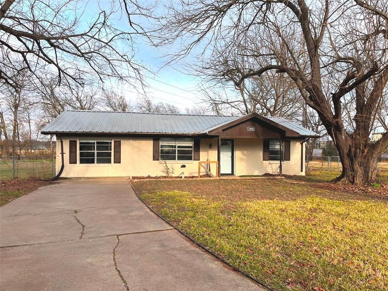 1000 S Andrea Drive, Mabank TX 75147