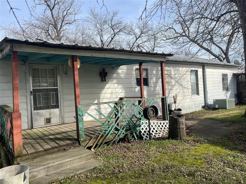 406 S Austin Street, Wolfe City TX 75496 - Photo 2