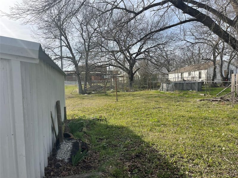 406 S Austin Street, Wolfe City TX 75496 - Photo 17