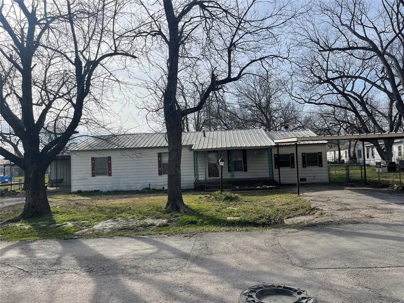 406 S Austin Street, Wolfe City TX 75496