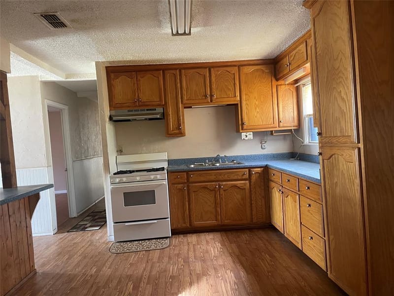 406 S Austin Street, Wolfe City TX 75496 - Photo 5