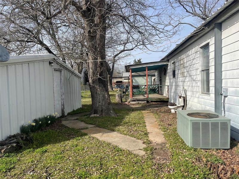 406 S Austin Street, Wolfe City TX 75496 - Photo 19