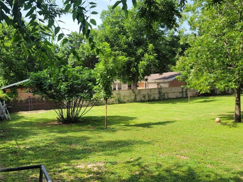 706 W Wrights Avenue, Comanche TX 76442 - Photo 23