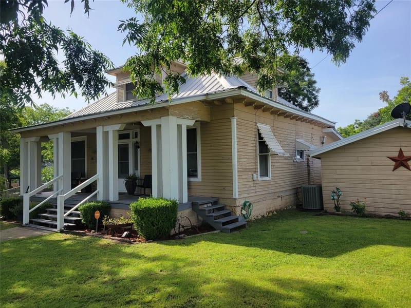 706 W Wrights Avenue, Comanche TX 76442 - Photo 3